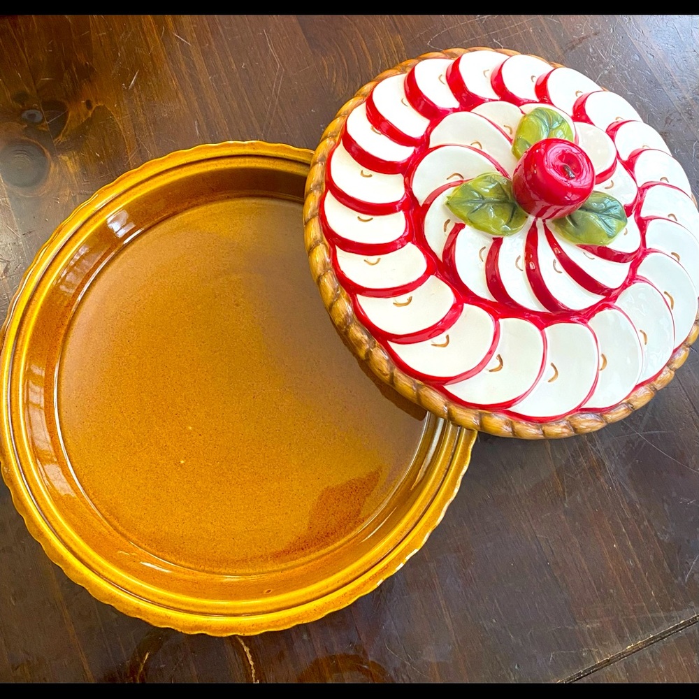 Apple pie baking and serving dish, like new, 12” diameter, 9”5’ inside, 1” high